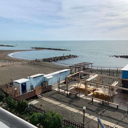 Roma Meraviglioso Attico Sul Mare 拉迪斯波利 外观 照片