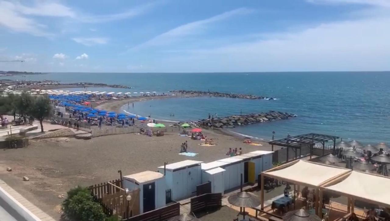 Roma Meraviglioso Attico Sul Mare 拉迪斯波利 外观 照片